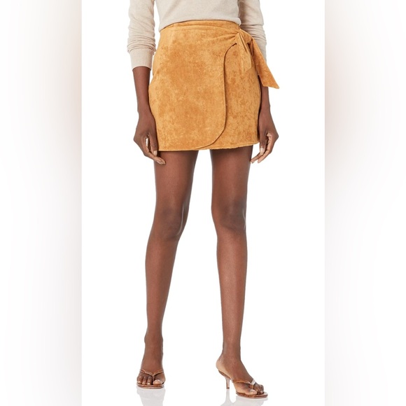 BLANK NYC Faux Suede Wrap Mini Skirt Side Tie Detail Size 26 NWT Tan - Picture 1 of 8